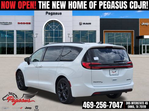 New 2027 Chrysler Pacifica Limited w/ Family Tech Group FWD image 4