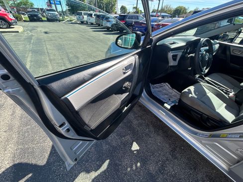 Used 2015 Toyota Corolla LE FWD image 7