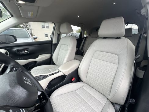 Used 2023 Honda HR-V LX image 2