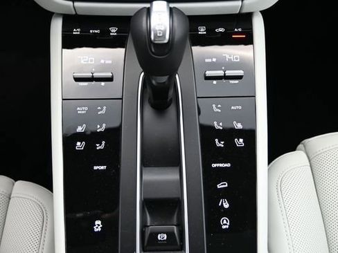 New 2026 Porsche Macan AWD/4WD image 18