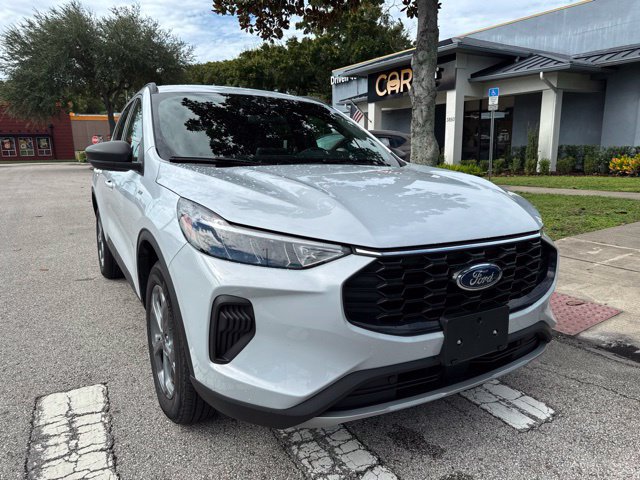 Used 2025 Ford Escape ST-Line AWD/4WD image 2