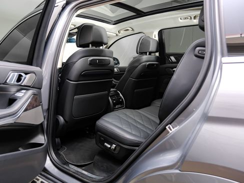 Used 2025 BMW X7 xDrive40i AWD/4WD image 46