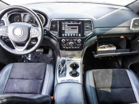 Used 2022 Jeep Grand Cherokee Laredo X AWD/4WD image 11