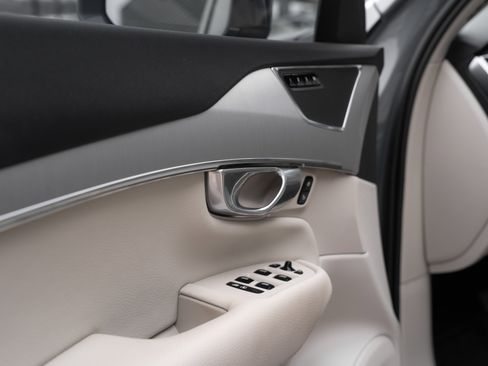 Used 2022 Volvo XC90 T5 Momentum w/ Climate Package image 19