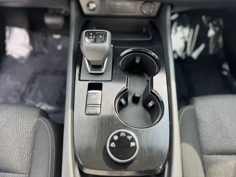 Used 2024 Nissan Rogue SV AWD/4WD image 19