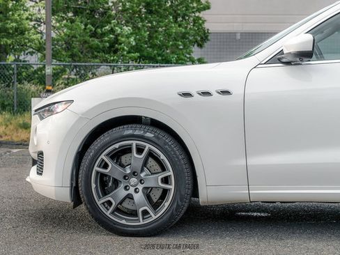 Used 2017 Maserati Levante S AWD/4WD image 4