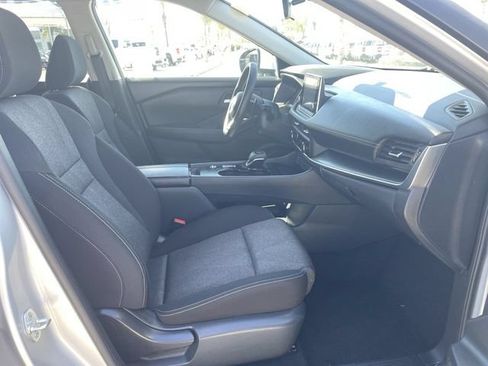 Used 2024 Nissan Rogue SV FWD image 27