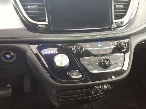 Used 2022 Chrysler Pacifica Touring-L w/ S Appearance Package image 22