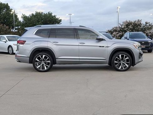 Used 2025 Volkswagen Atlas SEL Premium R-Line AWD/4WD image 4