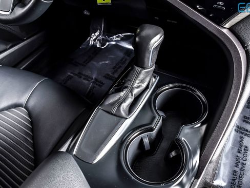 Used 2020 Toyota Camry SE image 28