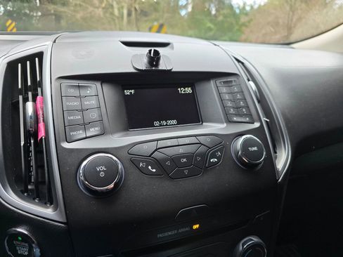 Used 2018 Ford Edge SE image 28