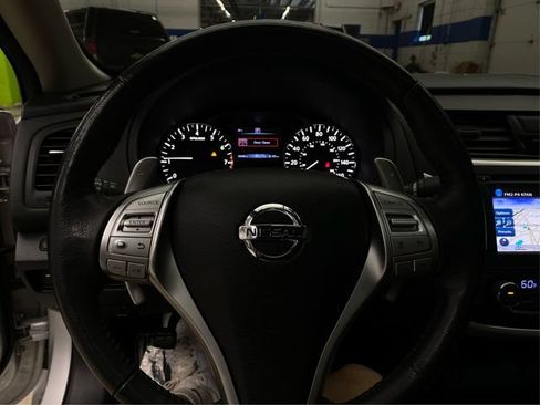 Used 2016 Nissan Altima 3.5 SL w/ 3.5 Technology Package FWD image 22