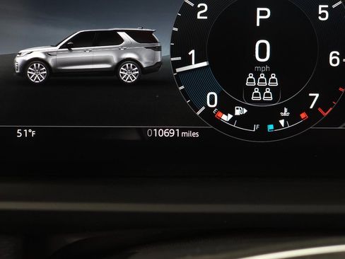 Used 2025 Land Rover Discovery Dynamic SE image 24