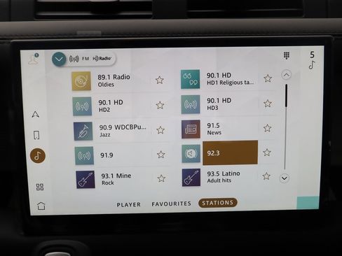 New 2024 Land Rover Defender 110 SE image 11