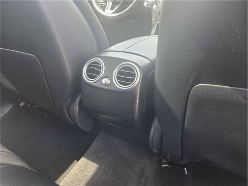 Used 2017 Mercedes-Benz GLC 300 4MATIC image 29