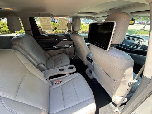Used 2014 Toyota Highlander Limited FWD image 38