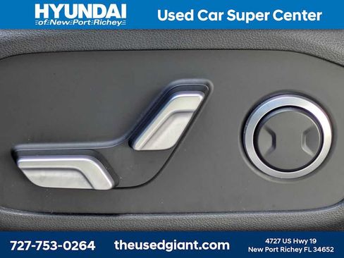Used 2025 Hyundai Santa Fe SEL FWD image 25