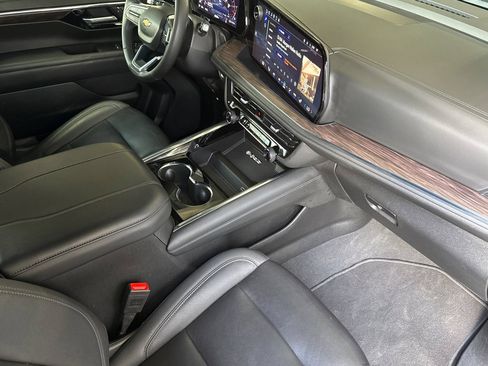 Used 2025 Chevrolet Tahoe LT AWD/4WD image 19