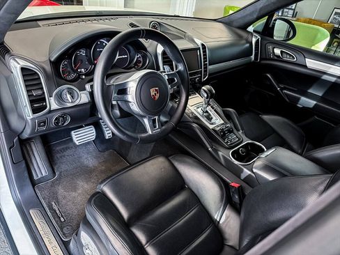 Used 2013 Porsche Cayenne Turbo w/ Premium Pkg Plus AWD/4WD image 16