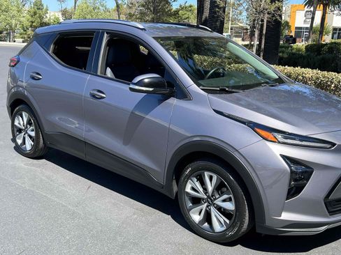 Used 2022 Chevrolet Bolt EUV LT w/ Convenience Package FWD image 48