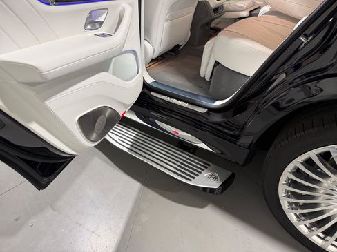 Used 2024 Mercedes-Benz Maybach GLS 600 4MATIC image 57