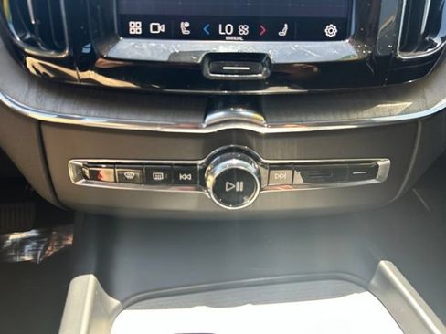 Certified 2025 Volvo XC60 B5 Plus AWD/4WD image 28