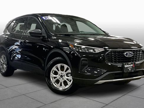 Used 2025 Ford Escape Active w/ Cold Weather Package image 3