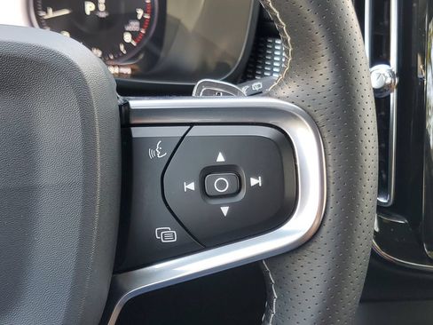 Used 2020 Volvo XC40 T5 R-Design AWD/4WD image 21