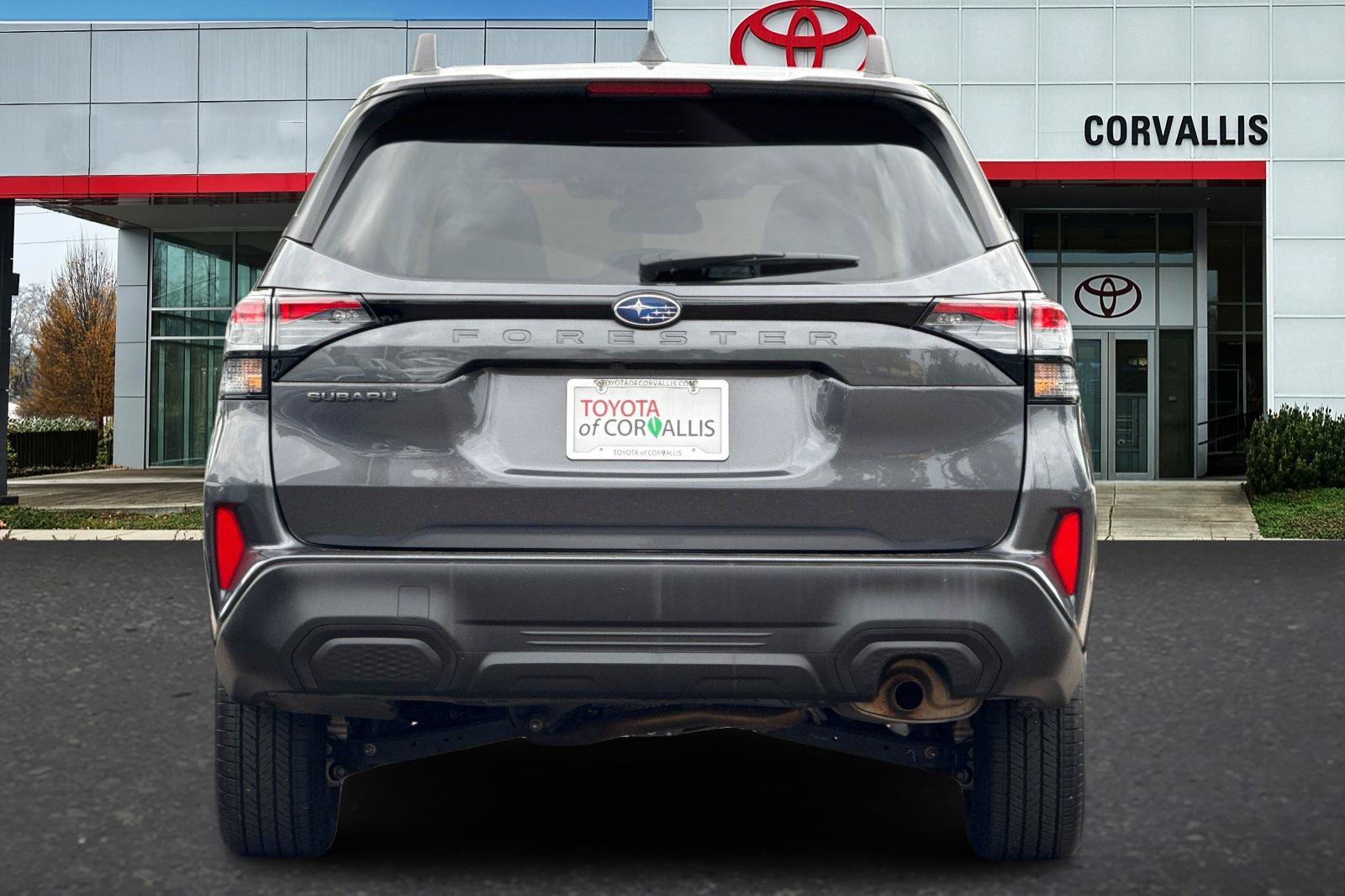 Used 2025 Subaru Forester Premium AWD/4WD image 5