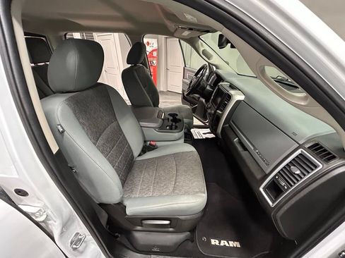 Used 2019 RAM 1500 Big Horn AWD/4WD image 36