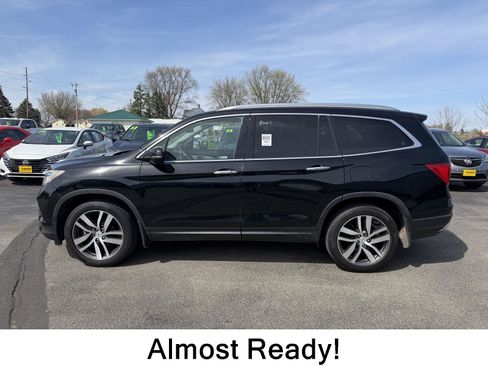 Used 2018 Honda Pilot Touring image 1