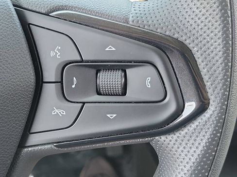 Used 2025 Chevrolet Trax LT FWD image 6