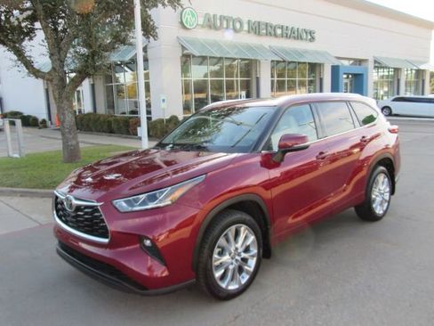 Used 2022 Toyota Highlander Limited image 1