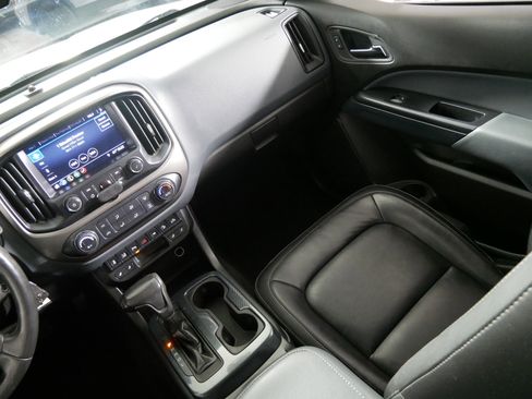 Used 2021 Chevrolet Colorado Z71 w/ Safety Package AWD/4WD image 11