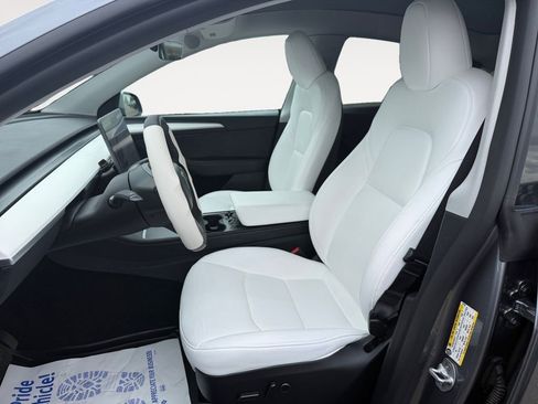 Used 2024 Tesla Model Y 2WD image 9