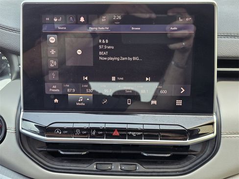 Used 2019 Jeep Cherokee Trailhawk image 13