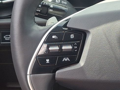 Used 2025 Kia Niro SX Touring FWD image 22