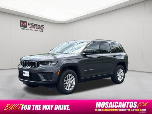 Used 2024 Jeep Grand Cherokee Laredo X w/ Trailer Tow Package AWD/4WD image 3