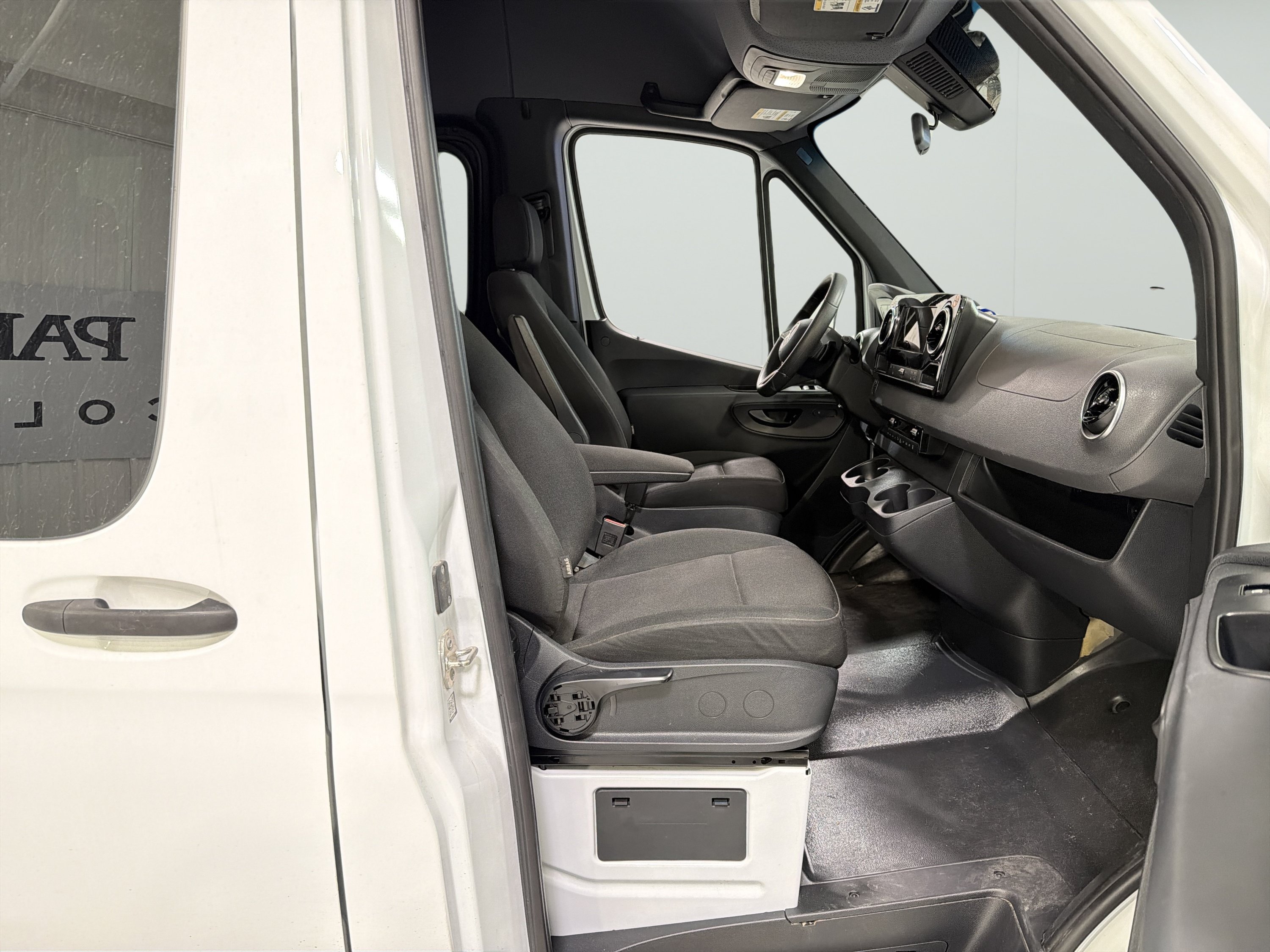 Used 2025 Mercedes-Benz Sprinter 2500 image 13