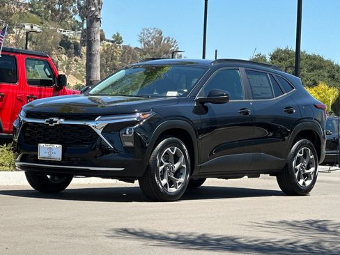 New 2026 Chevrolet Trax LT w/ LT Convenience Package FWD image 8