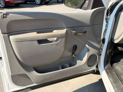 Used 2013 Chevrolet Silverado 1500 W/T image 9