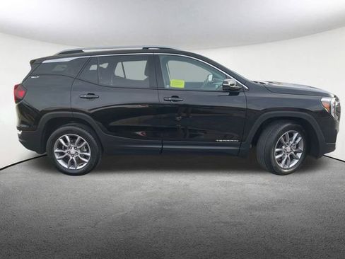 Used 2024 GMC Terrain SLT image 17