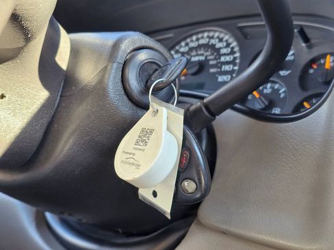 Used 2005 GMC Sierra 2500 SLT w/ Heavy-Duty Power Package image 33