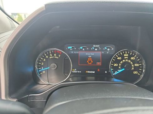 Used 2017 Ford F150 Lariat w/ Equipment Group 501A Mid image 10