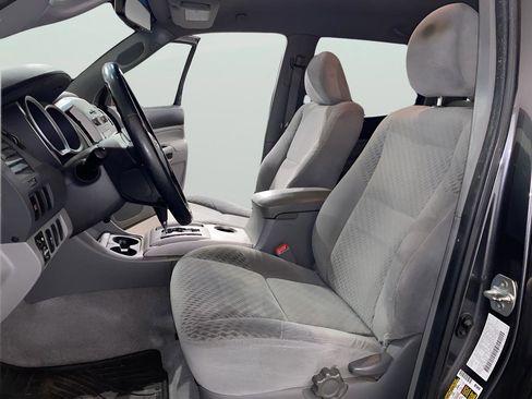 Used 2011 Toyota Tacoma PreRunner image 11