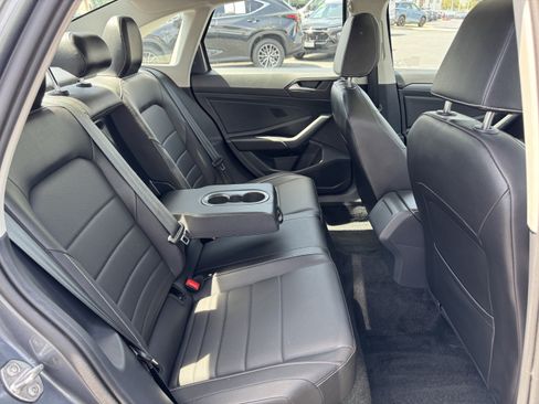 Certified 2023 Volkswagen Jetta SE w/ Panoramic Sunroof Package FWD image 35