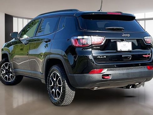 Used 2024 Jeep Compass Trailhawk AWD/4WD image 12