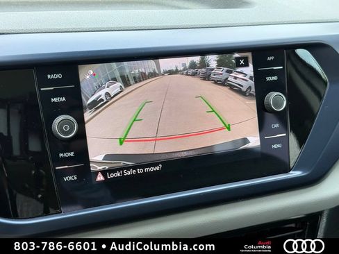 Used 2022 Volkswagen Taos SE FWD image 4