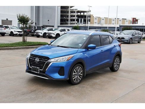 Used 2024 Nissan Kicks SV image 2