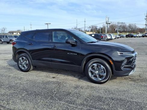 Used 2025 Chevrolet Blazer LT FWD image 9